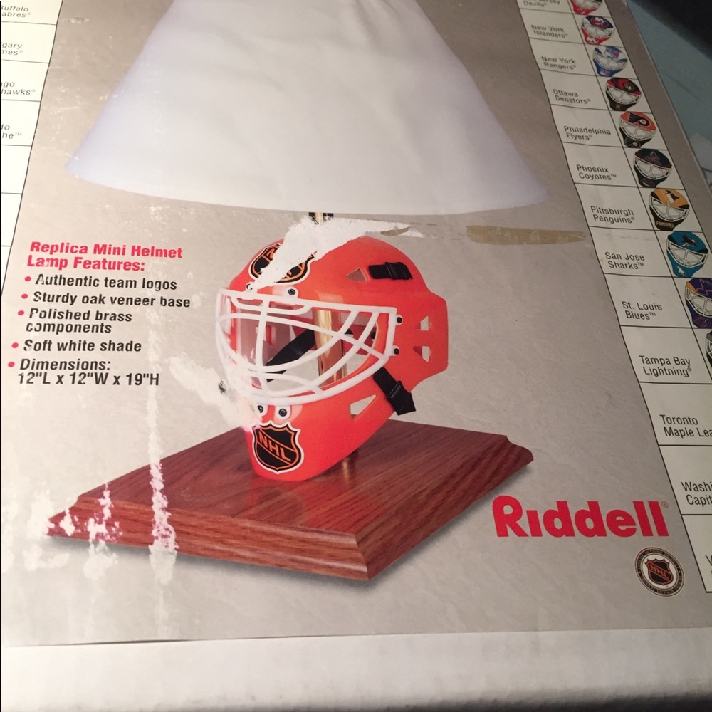 NIB! Mini hockey helmet lamp 🏒